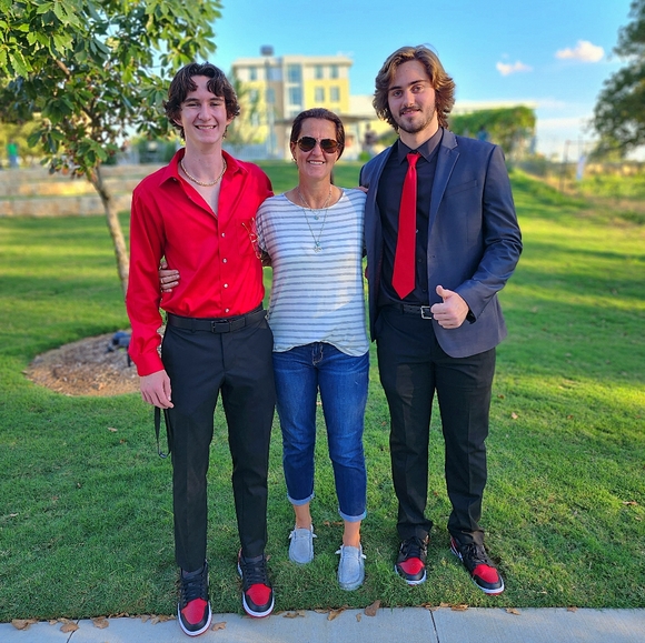 Meet your Posher, Beverly - Picture 4 of 4